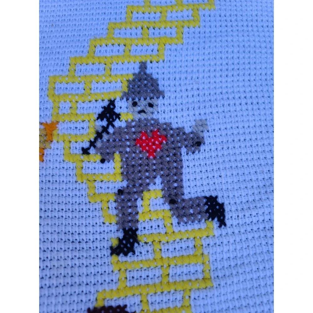 Vintage Wizard Of Oz Crocheted Baby‎ Blanket Wall Hanging Collectible  36x36